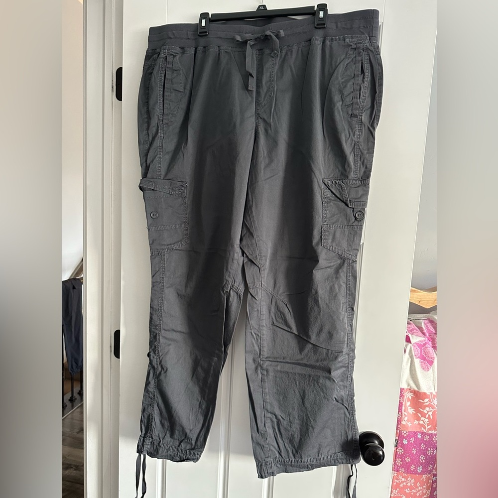 Women’s plus size 24W 2 pairs Charcoal gray and Olive green Cargo Pants - Picture 2 of 16